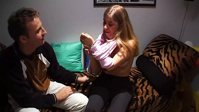 Alman Genç Kız Vibratörle Kendini Tatmin Ediyor Ve Sakso Çekiyor