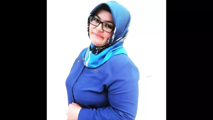 Dolgun Türk Güzeli Turbanlı Bol Varlıklarını Sergiledi
