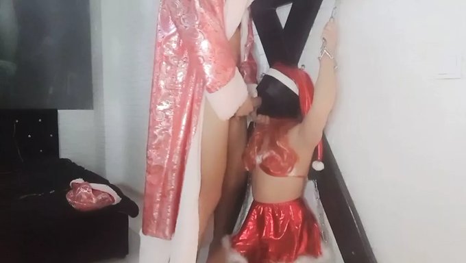 18 Yaşındaki Noel Baba, Sert Ve Kirli Bir Bdsm Savaşına Giriyor