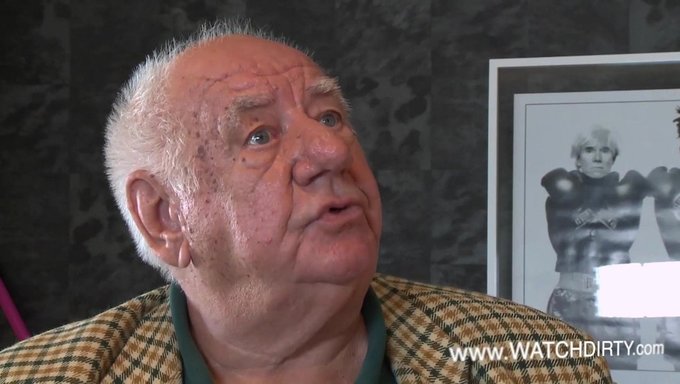 Genç Kızın Aşağılanması Ve Seks Eylemi Anne Babası Tarafından Yakalandı