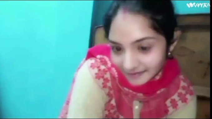 Hintli Kız Reshma, Üvey Erkek Kardeşiyle Seks Yapmayı Öğreniyor