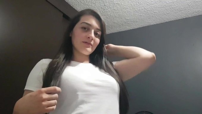 18+ Genç Kız Ev Yapımı Videoda Sevgilisinin Sikini Emiyor