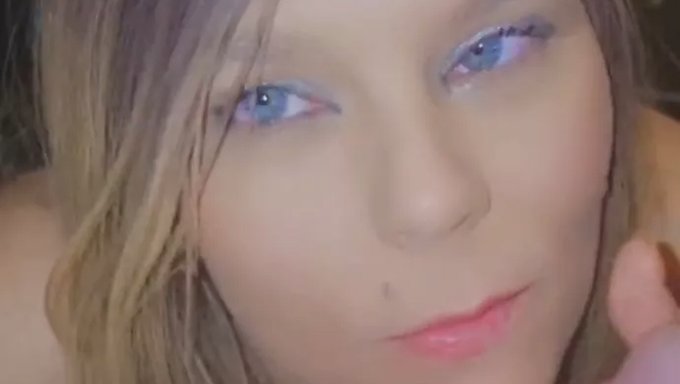 Olgun Milf Sakso Çekiyor Ve Aşağılanıyor