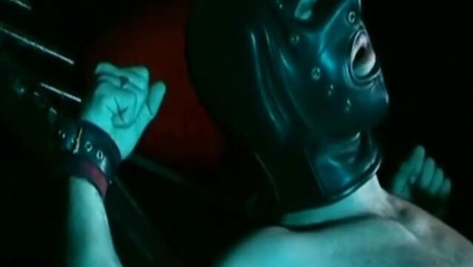 Gotik Hanımefendi Bdsm Oyunuyla Itaatkarları Küçük Düşürüyor