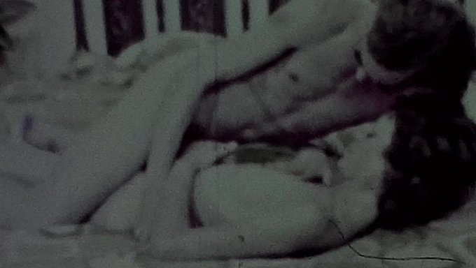 Ince Kız, Amerikalı Erkekten Derin Boğaz Ve Penis Sesi Alıyor