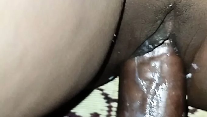 69 Yaşında Ve Hintli Bir Bhabhi Ile Ağzına Boşalıyor