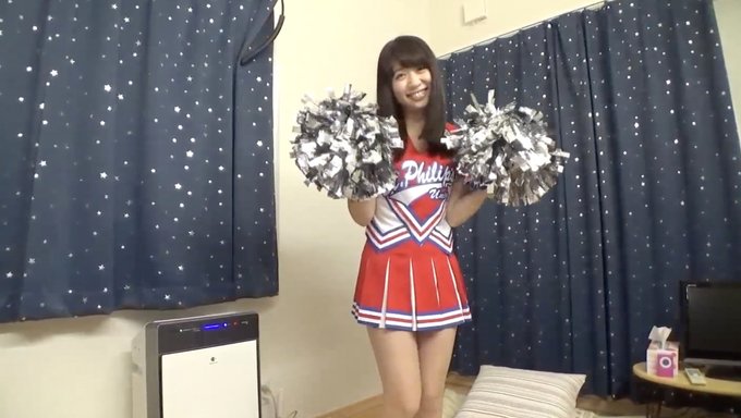 Güzel Bir Cheerleader'In Ilk Av Deneyiminin Hd Videosu