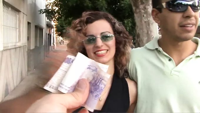 Siyah Güzellik Sakso Çekiyor Ve Poposuna Alıyor