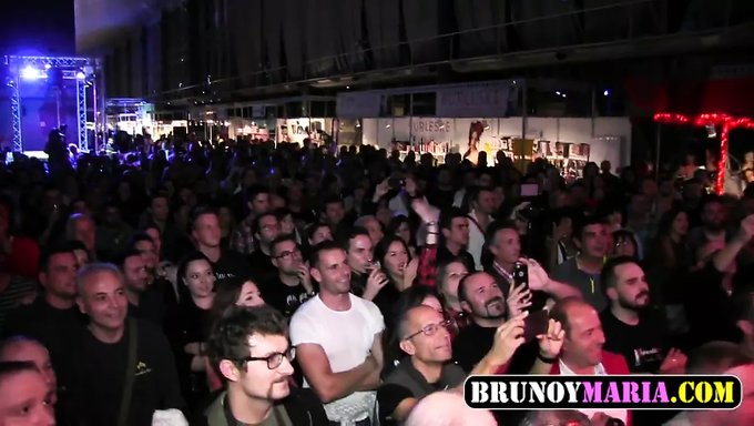 Ispanyol Milf Ve 18 Yaşındaki Amatör Erotik Festivalde