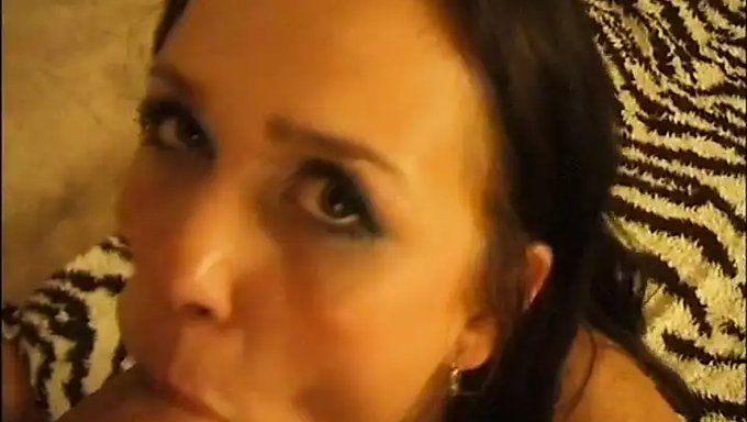 Shemale Alena, Sakso Çekiyor Ve Sikişiyor