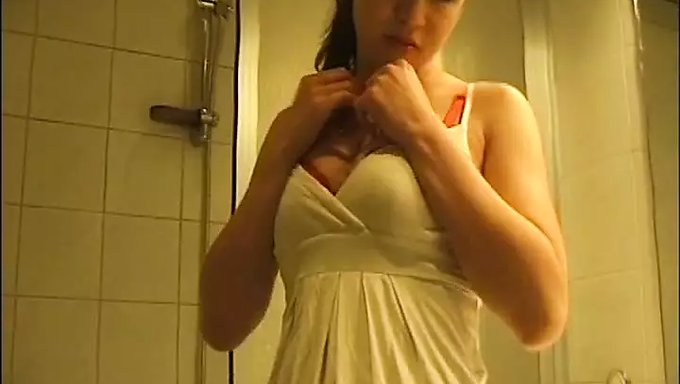 Amatör Bebek Dominika, Bir Masaj Seçmesinde Yaramaz Oluyor