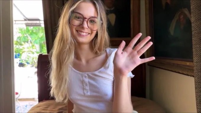 Oyun Üvey Kız Kardeşimle Gizli Ve Kimseye Söyleme.