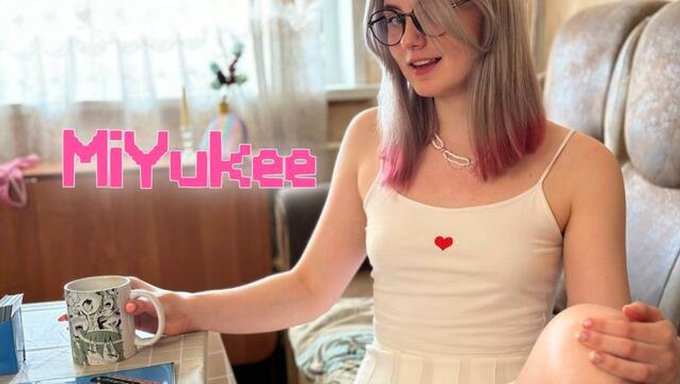 Miyukee'Nin Masa Oyunlarındaki Inanılmaz Yetenekleri Inanılmaz Miktarda Seksle Ödüllendiriliyor.