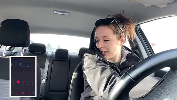 Nadia Foxx Arabada Arabada Arabada Deli Gibi Sikişiyor.