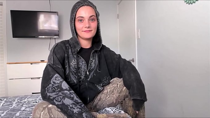 En Yakın Arkadaş Sevgiliye Dönüştü, Sürpriz! Juniper Ren Taş Gibi!