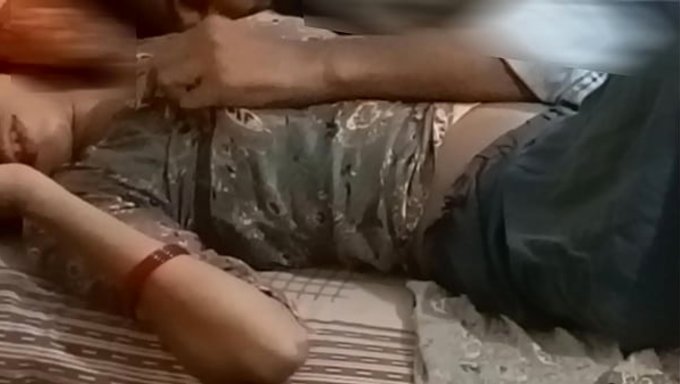 Hintli Jija, Ev Yapımı Desi Mms'Lerde Saali'Ye Yakın Çekim Misyoner Seks Yapıyor.