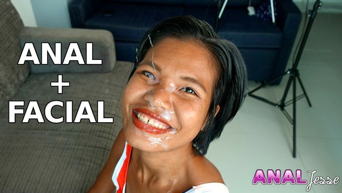 Küçük Göğüslü Thai Sıkı Göt Deliğini Genişletiyor