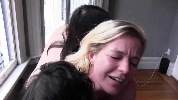Seks Oyuncaklı Lezbiyenler: Kıllı Bir Deneyim
