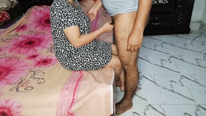 Bir Bhabhi'Nin Creampie Ile Ilk Deneyimi: Yaramaz Bir Asyalı Genç