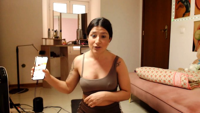 Ev Yapımı Antrenman Videosunda Amerikan Biseksüel