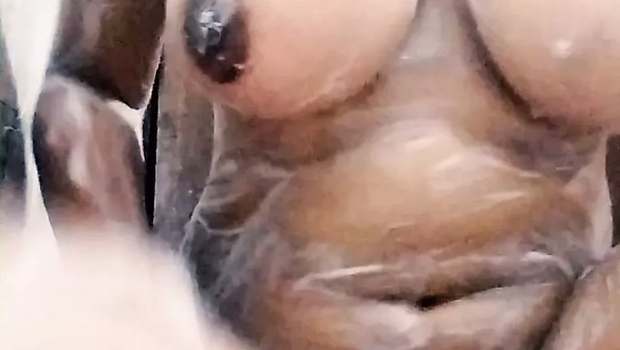 Olgun Bir Kadınla Kirli Bir Mastürbasyon Ve Anal Oyun Seansı