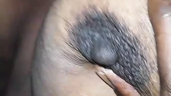 Genç (18+) Hintli Kız Derin Boğaz Boşalması Alıyor
