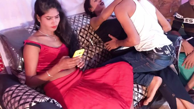 Mutfak Tutkunlarıyla Yatak Odası Grup Ortamında Erotik Buluşma