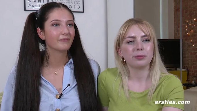 Lana L., 19 Yaşında Ve 20 Yaşındaki Meslektaşı, Lezbiyen Samimiyetine Dalıyor