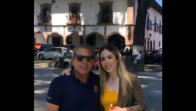 Zengin Ve Olgun Şeker Babamla Seks Yapıyorum