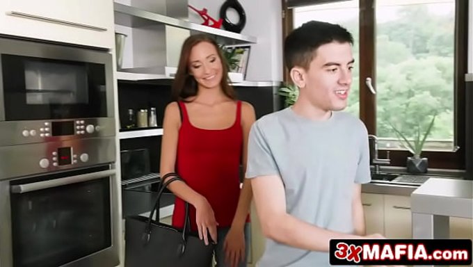 Tatlı Macar Esmer Kız Heather Harris, Kalacak Yer Bulmak Için Güzelce Siktirildi.