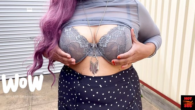 Kendini Tatmin Eden Bu Videoda, Karısının Büyük Göğüsleri Ve Seksi Poposu Sergileniyor