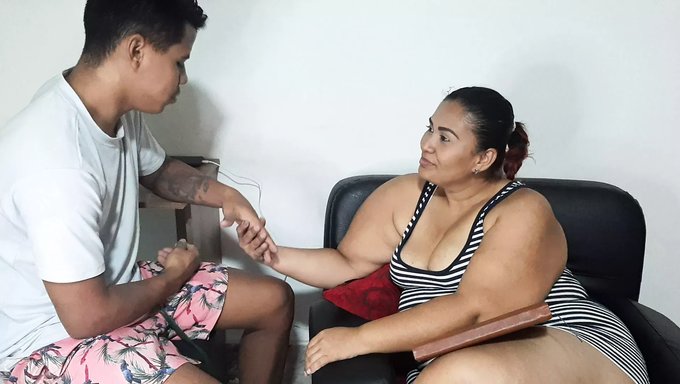 Bu Ev Yapımı Videoda Milf'In Doğal Güzelliği Tamamen Sergileniyor