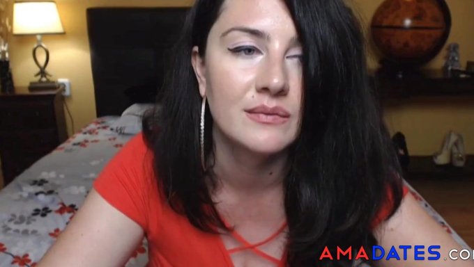 Estela'Nın Büyük Doğal Göğüsleri Ve Sıcak Göğüsleri