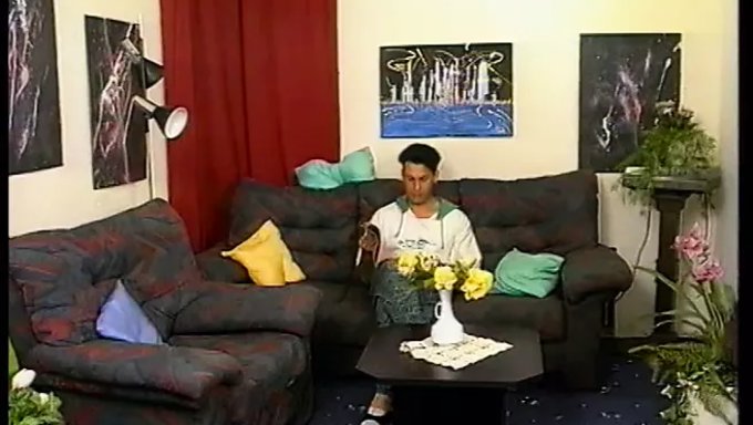 Sarkan Göğüslere Sahip Olgun Alman Sekreteri Amını Siktiriyor