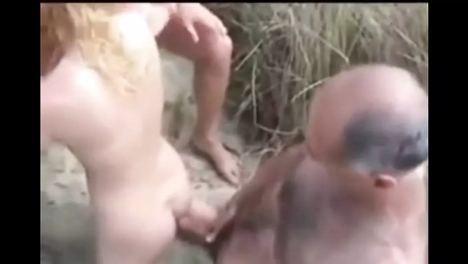 Amatör Çiftle Halka Açık Yerde Seks