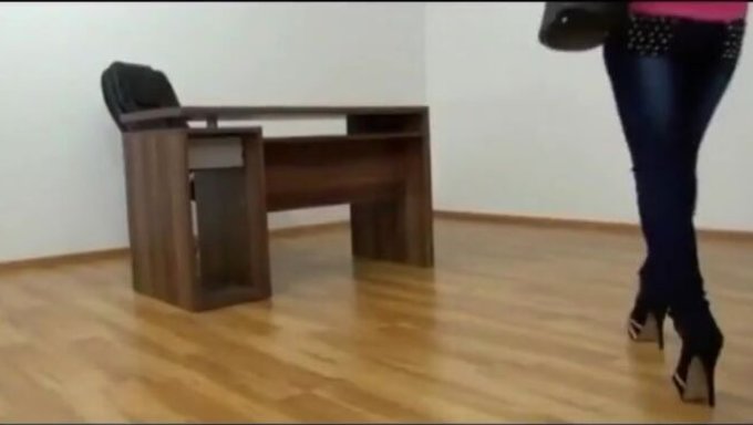 Bir Üniversite Öğrencisi Ve Öğretmenle Halka Açık Bir Seks Kaseti