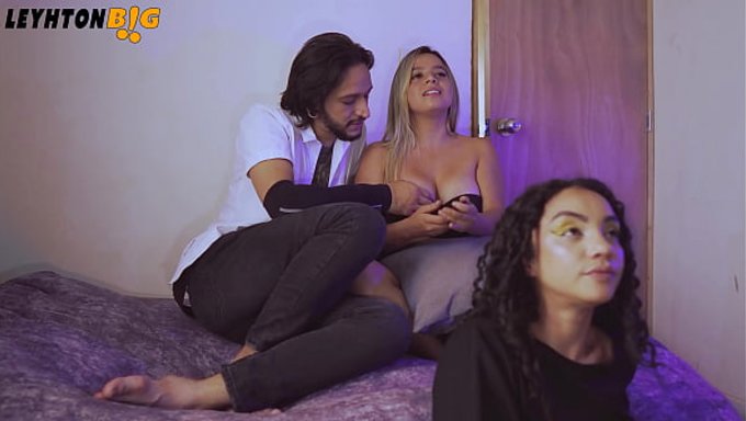 Kız Arkadaşımın Arkadaşı, Birlikte Film Izlerken Fena Halde Sikişti.