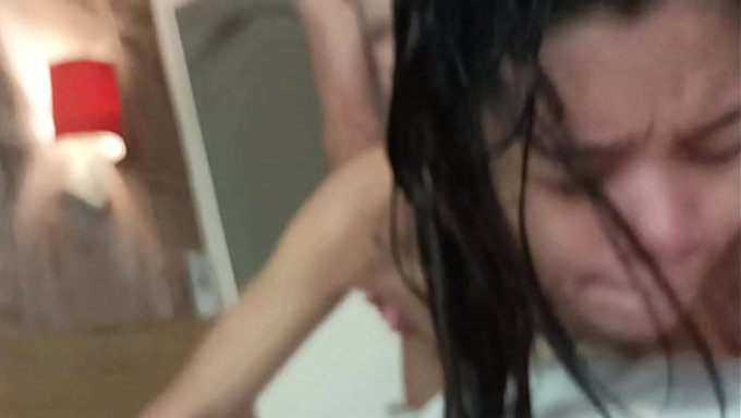 Minik Tatlı Hatun, Kocaman Beyaz Bir Aletle Amına Sertçe Geçirildi.