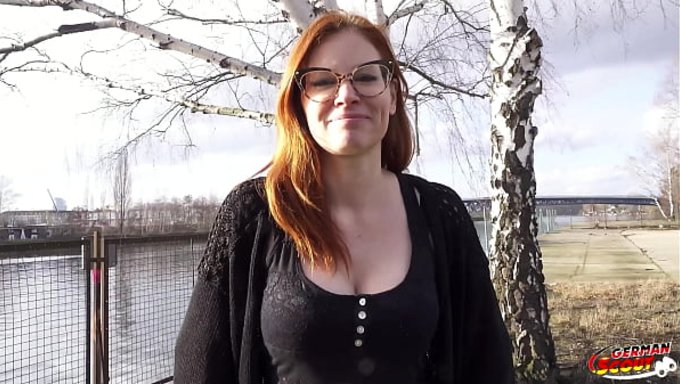 Pis Konuşmalar Mona Einhorny Ile Sert Seksin Ateşini Körüklüyor.