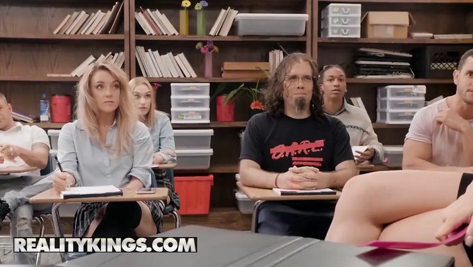 Adriana Chechik Ve Duncan Saint'In Vahşi Cinsel Macerası