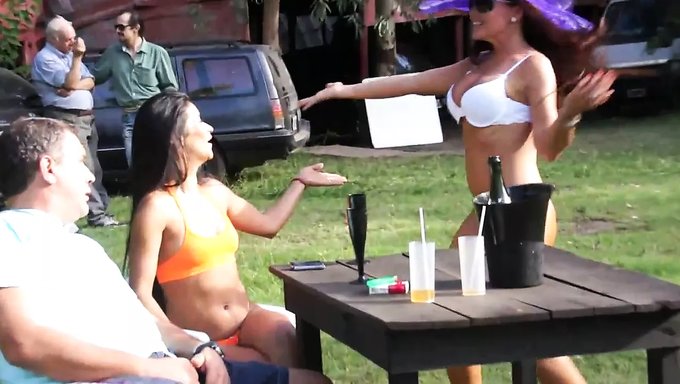 Çılgın Venezuelalı Milf'Lerle Sert Grup Seks
