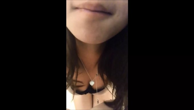 Üniversiteli Kızın Ev Yapımı Sabah Mastürbasyonu Videosu
