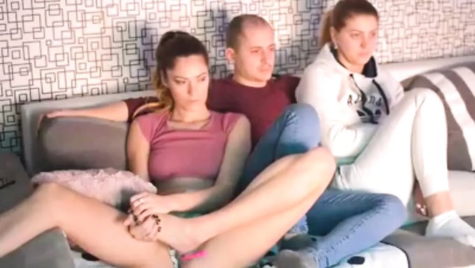 Bu Kız Ve Sevgilisiyle Zevki Ikiye Katlayın