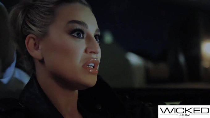 Blake Blossom'Un Şanslı Adam Dan Damage Ile Vahşi Araba Seksi.