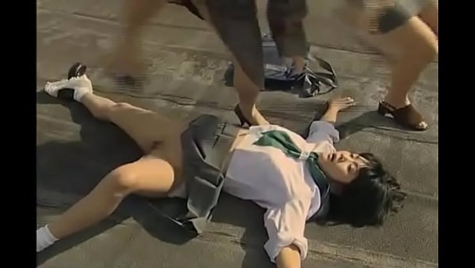 Yuria Hidaka Ve Arkadaşları Eğlenceli Bir Üçlü Yapıyor.