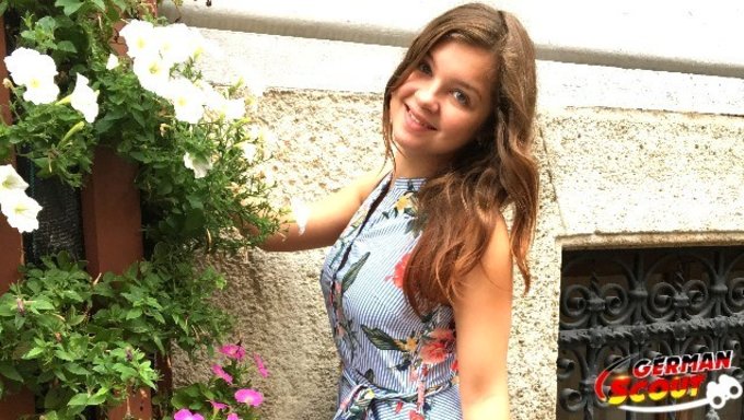 18 Yaşındaki Alman Kız Ilk Anal Deneyimini Yaşadı
