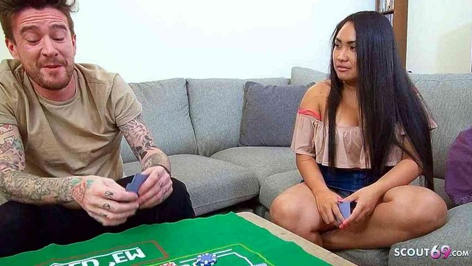 Genç (18+) Ilk Yarrağını Sıcak Bir Alman Karşılaşmasında Alıyor