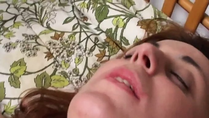 Italyan Genç Ev Yapımı Videoda Kocası Tarafından Beceriliyor