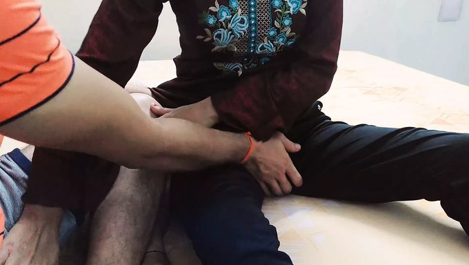 Dolly'Nin Masum Cazibesi, Üvey Erkek Kardeşini Samimi Bir Buluşmada Baştan Çıkarıyor