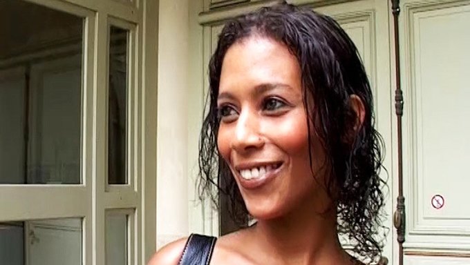 Afrikalı Büyük Yaraklı Bebek Ilk Anal Deneyimini Yaşıyor